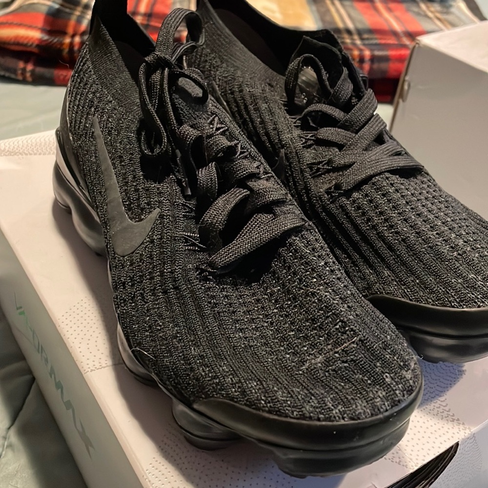 Women’s Vapormax, worn once. With box. Size 6.5 - Picture 1 of 3